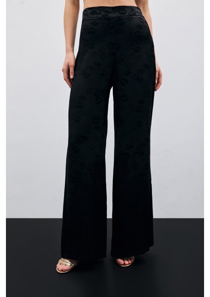 Bol Paça Desenli Pantolon - Siyah fırsatları