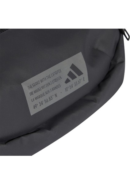 Şık ve kullanışlı bel çantası, rahat taşımak için ideal, siyah renk seçeneğiyle indirimleri