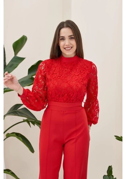 Kırmızı Üstü Dantel Tulum fırsatları