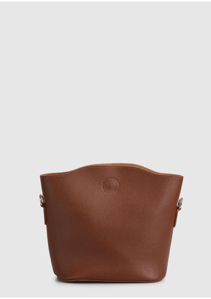 Şık ve kullanışlı kahverengi suni deri çapraz çanta, günlük ve spor tarzına uygun fırsatları