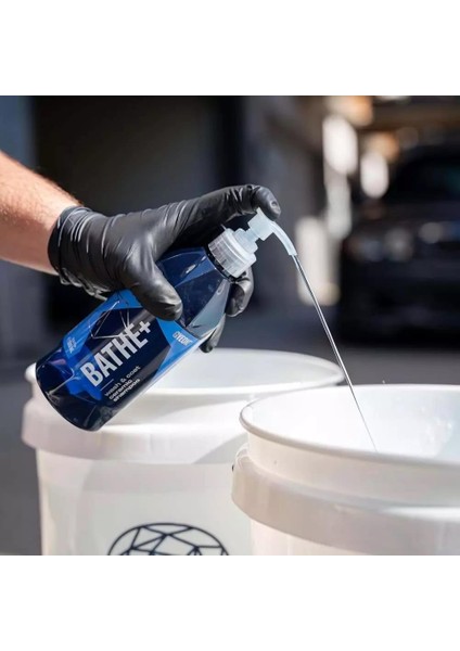 Gyeon Q²m Bathe+ Plus Seramik Bazlı Ph Nötr Cilalı Oto Şampuanı 500 ml -Su Itici Araç Yıkama Köpüğü indirimleri