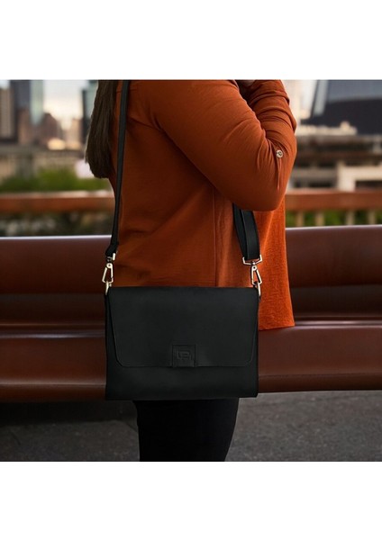 Unisex Siyah Hakiki Deri Postacı Çantası, Şık ve Dayanıklı Tasarım