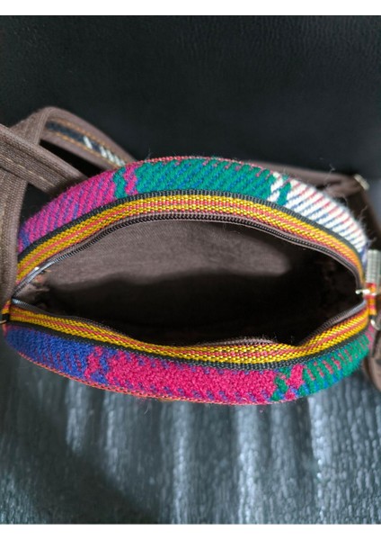 Renkli kilim desenli şık kadın el çantası, günlük ve şık kullanım için ideal indirimleri