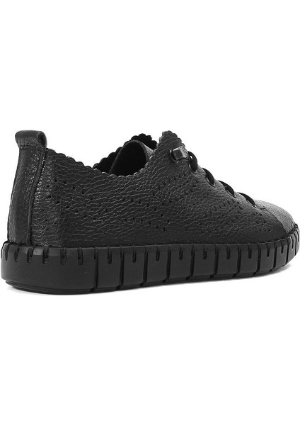 Kadın Siyah Bağcıklı Kalın Tabanlı Deri Ayakkabı indirimleri