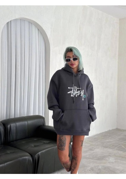 Üç Iplik Kapşonlu Baskılı Sweatshirt