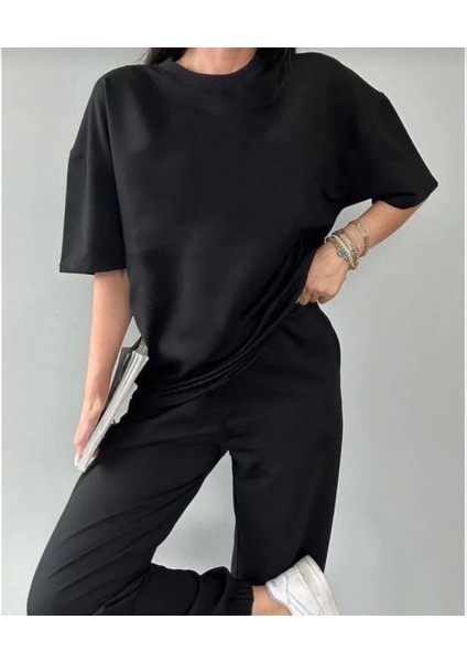 Düz Tshirt ve Eşofman Takımı