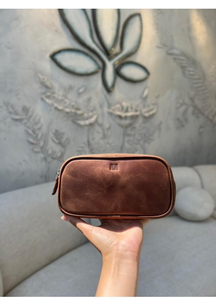 Şık ve doğal deri el çantası, günlük kullanım için sade ve zarif orta boy kahverengi ürün