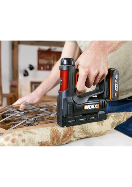 WX843 20VOLT/2.0AH. Li-Ion Şarjlı Profesyonel 6-14 mm Zımba ve 15 mm Çivi Çakma + 3500 Adet Yedek Zımba ve Çivi