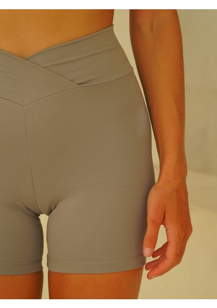 Paria Çapraz Detay Kısa Gri Şort indirimleri