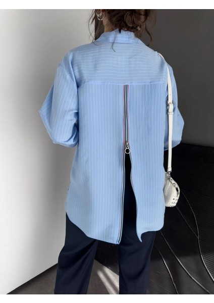 Asortik Kadın Cebi ve Sırtı Fermuarlı Çizgili Oversize Gömlek