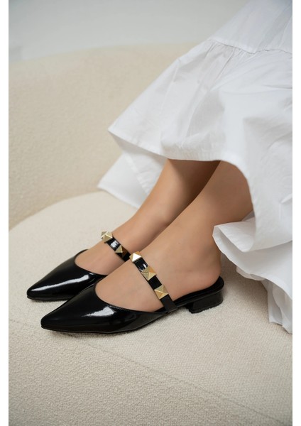 Ricco Siyah Rugan Zımba Detaylı Kadın Terlik fırsatları