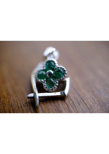 0.48 ct Natural Zümrüt Taşlı Sallantılı Gümüş Küpe