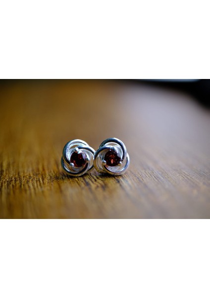 0.58 ct Natural Garnet Taşlı Gümüş Küpe