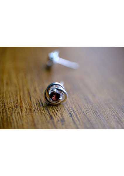 0.58 ct Natural Garnet Taşlı Gümüş Küpe