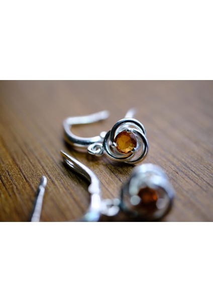 0.58 ct Natural Assonit Taşlı Sallantılı Gümüş Küpe