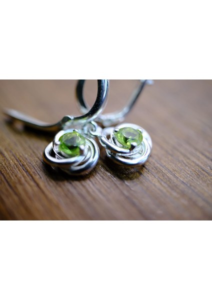 0.66 ct Natural Zebercet Taşlı Sallantılı Gümüş Küpe