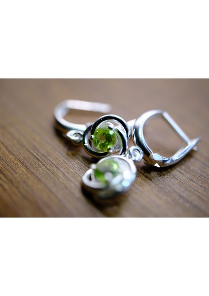 0.66 ct Natural Zebercet Taşlı Sallantılı Gümüş Küpe