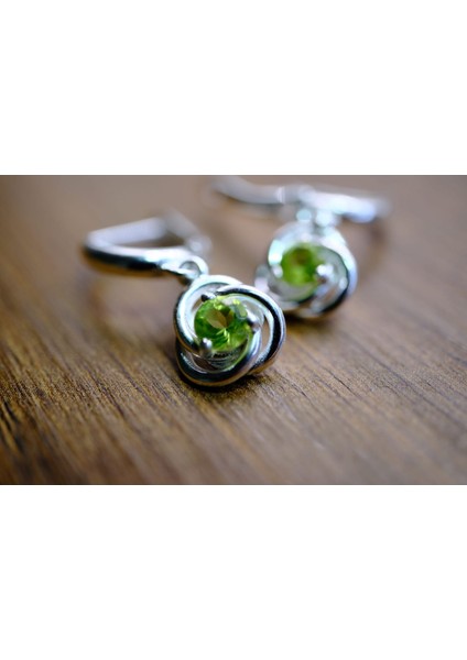 0.66 ct Natural Zebercet Taşlı Sallantılı Gümüş Küpe