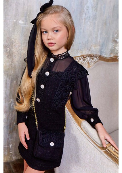 Kız Çocuk Omuzları ve Göğsü Güpür Işlemeli Taş Düğme Detaylı Şanel Siyah Elbise fiyatları