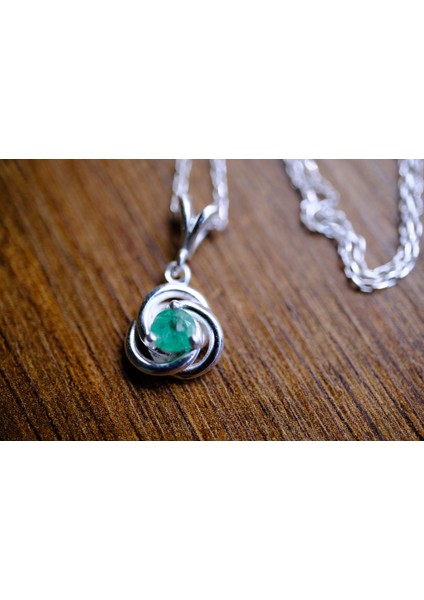 0,28 ct Natural Zümrüt Taşlı Zincirli Gümüş Kolye