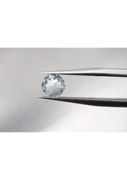 0.48 ct 5.7 mm Round Natural Aquamarine