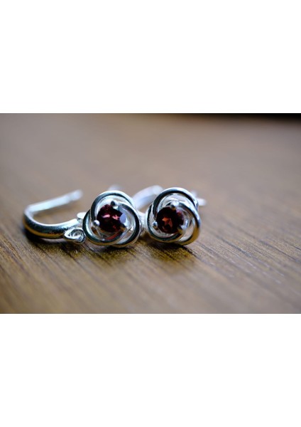 0.52 ct Natural Garnet Taşlı Sallantılı Gümüş Küpe