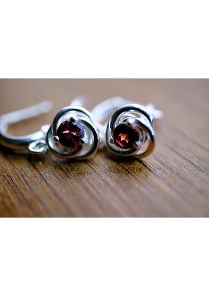 0.52 ct Natural Garnet Taşlı Sallantılı Gümüş Küpe