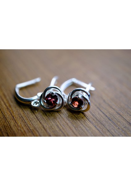 0.52 ct Natural Garnet Taşlı Sallantılı Gümüş Küpe