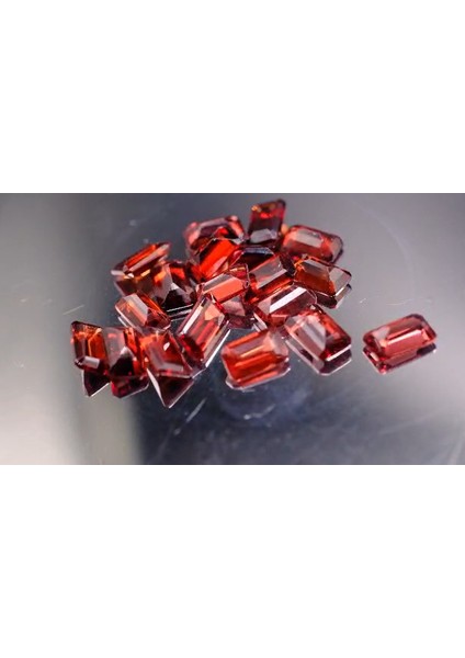 7.54 ct 20PCS Lot 5x3 mm. Emerald Cut Natural Red Garnet Mozambique