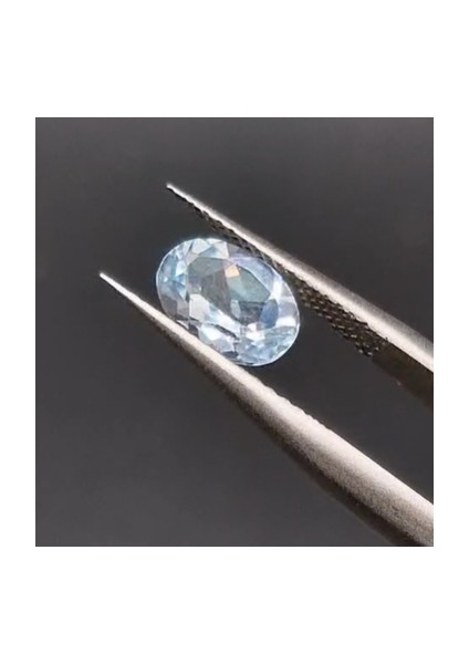 1.37 ct 8X6 mm Oval Natural Sky Blue Topaz