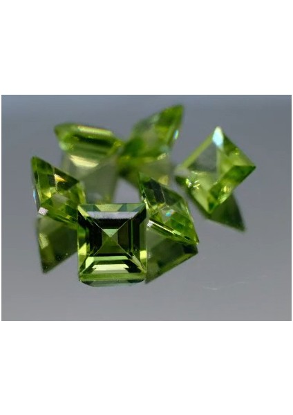 4.18 ct 4.5x4.5 mm 6pcs Lot Square Natural Peridot