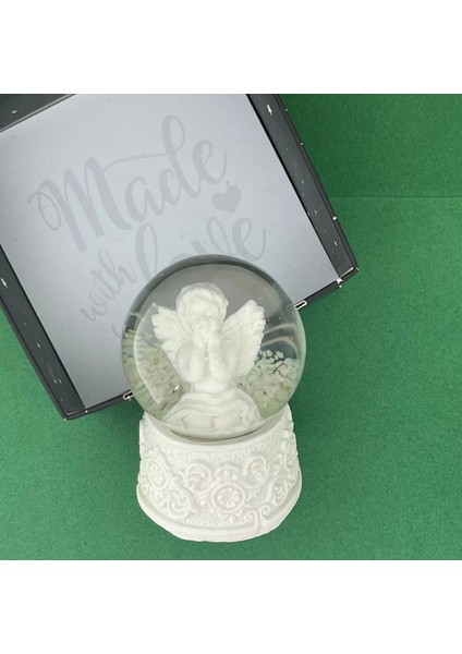 Hediyelik Kar Küre Yükseklik 6,5 cm Genişlik 4,5 cm El Yapım Beyaz Melek Şaşkınlık Mutluluk 1 Adet indirimleri