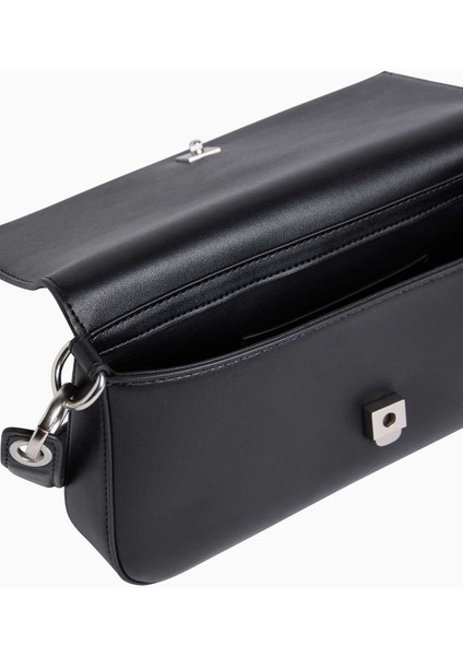 Sculpted Flap Shoulder Bag Omuz Çantası