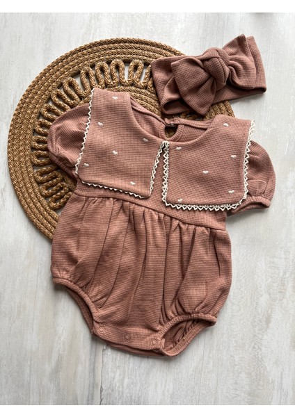 Fukukumbaby Kalp Nakışlı Kare Yaka Kız Bebek Romper