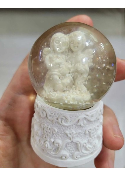 Hediyelik Kar Küre Yükseklik 6,5cm Genişlik 4,5cm El Yapım Beyaz Melek Mavi Kırmızı Işıklı 1 Adet fiyatları