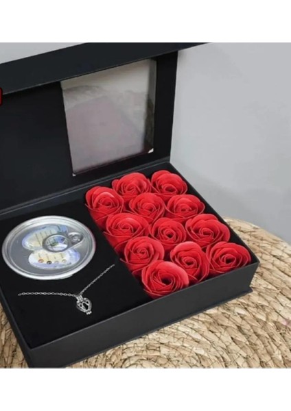Sevgiliye Hediyelik Gül Kutusu Istiridyeli ve Kolyeli Konsept