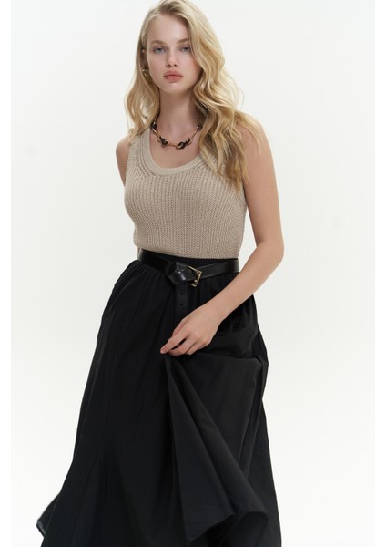 Amaya Bilek Hizasında Pileli Siyah Etek modelleri