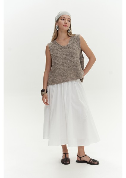 Amaya Bilek Hizasında Pileli Beyaz Etek modelleri