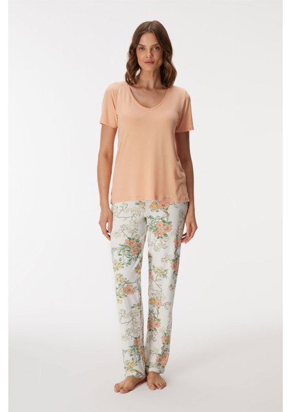 Kadın Somon Rengi Viskon V Yaka Kolları Kısa Çicek Desenli Pijama Takımı