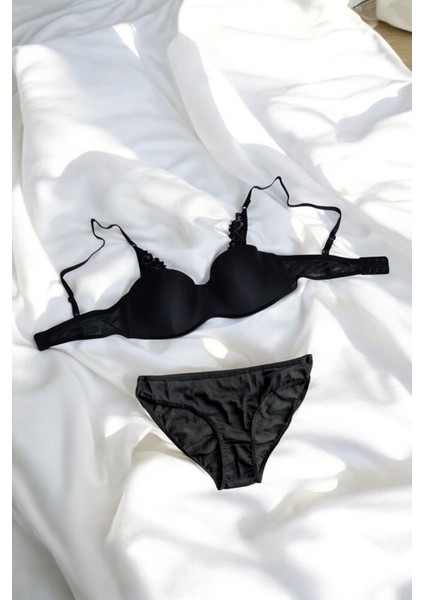 Siyah Dantel Detaylı Çizgili Lotus Sütyen Takımı (Sütyen &külot)