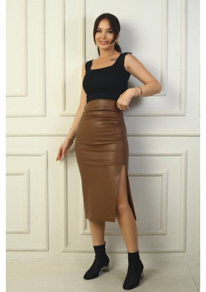 Kadın Yandan Yırtmaçlı Önü Büzgülü Midi Deri Etek