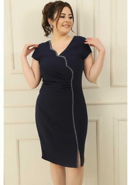 Kadın Tırnak Kol Önü Taş Şeritli Astarlı Önü Büzgülü Büyük Beden Krep Elbise