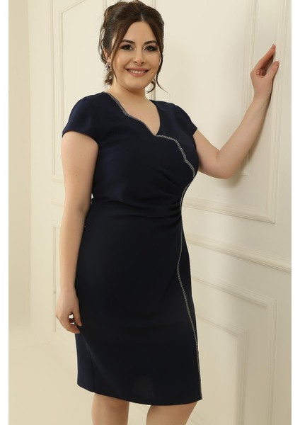 Kadın Tırnak Kol Önü Taş Şeritli Astarlı Önü Büzgülü Büyük Beden Krep Elbise fiyatları