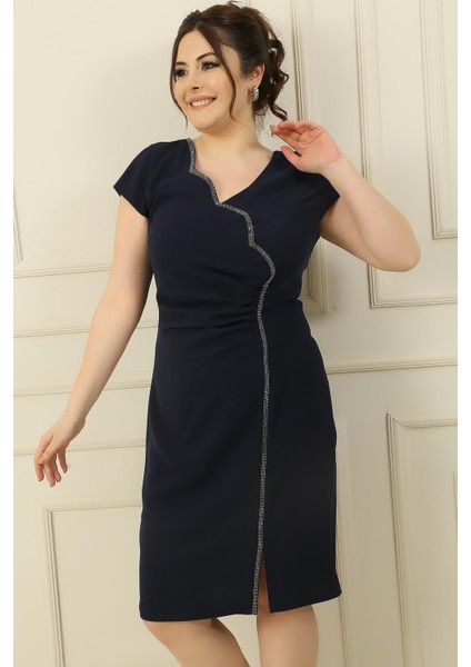 Kadın Tırnak Kol Önü Taş Şeritli Astarlı Önü Büzgülü Büyük Beden Krep Elbise modelleri