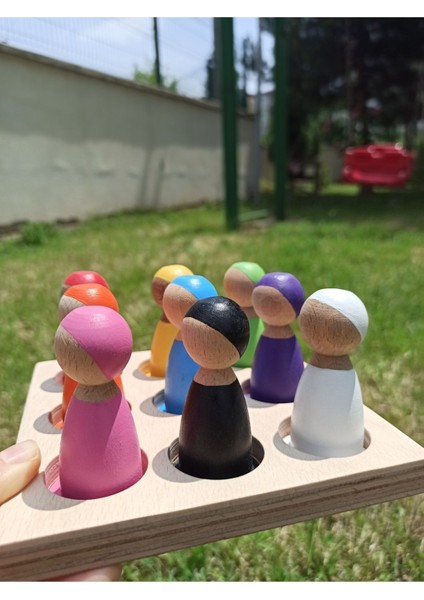 waldorf 9'lu Peg Bebekler Seti – Renk Eşleştirme Tablası ile El Yapımı ve Eğlenceli1 Adet