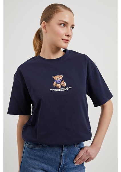 Armalıfe 6201 Ayıcık Nakışlı Bisiklet Yaka Rahat Kalıp Kadın T-Shırt