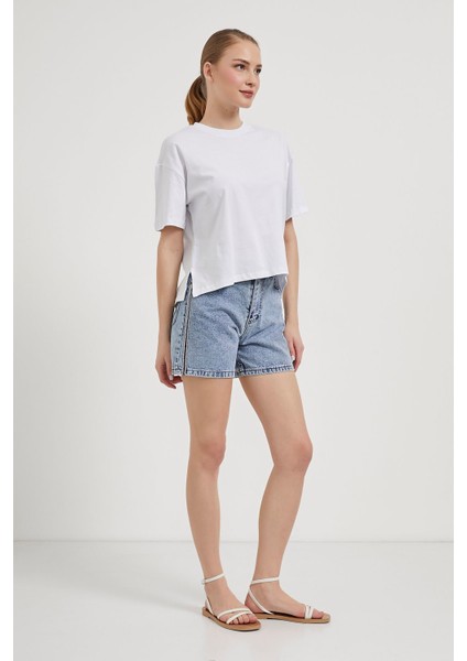 Yanı Yırtmaçlı Bisiklet Yaka Basic T-Shirt