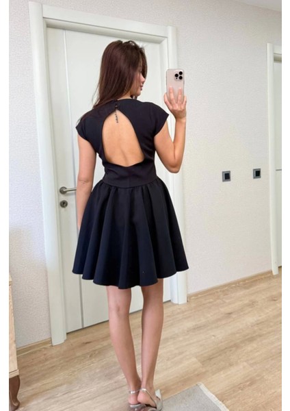 Butik Sırt Dekolteli Çan Detaylı Mini Elbise - Siyah