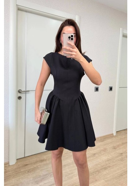 Butik Sırt Dekolteli Çan Detaylı Mini Elbise - Siyah