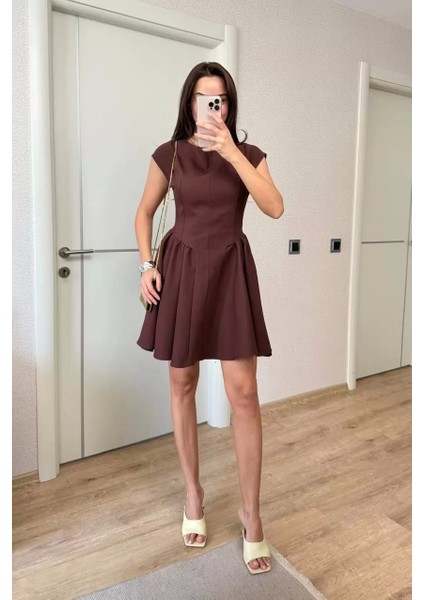 Sırt Dekolteli Çan Detaylı Mini Elbise - Kahverengi